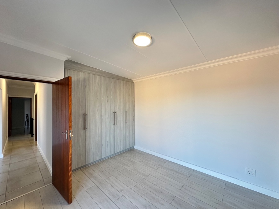 4 Bedroom Property for Sale in Hartenbos Heuwels Western Cape